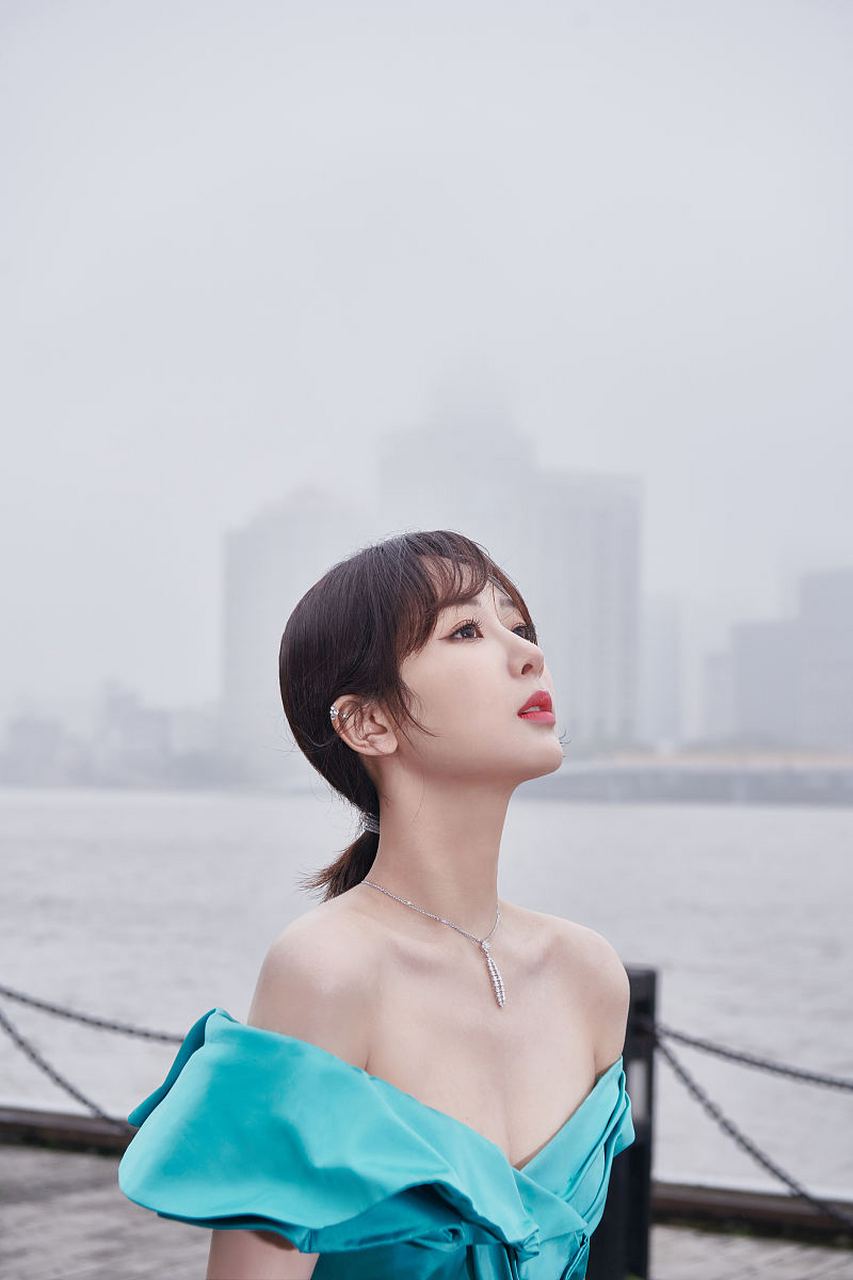 杨紫最近拍摄的一组广告大片真是美得让人窒息!