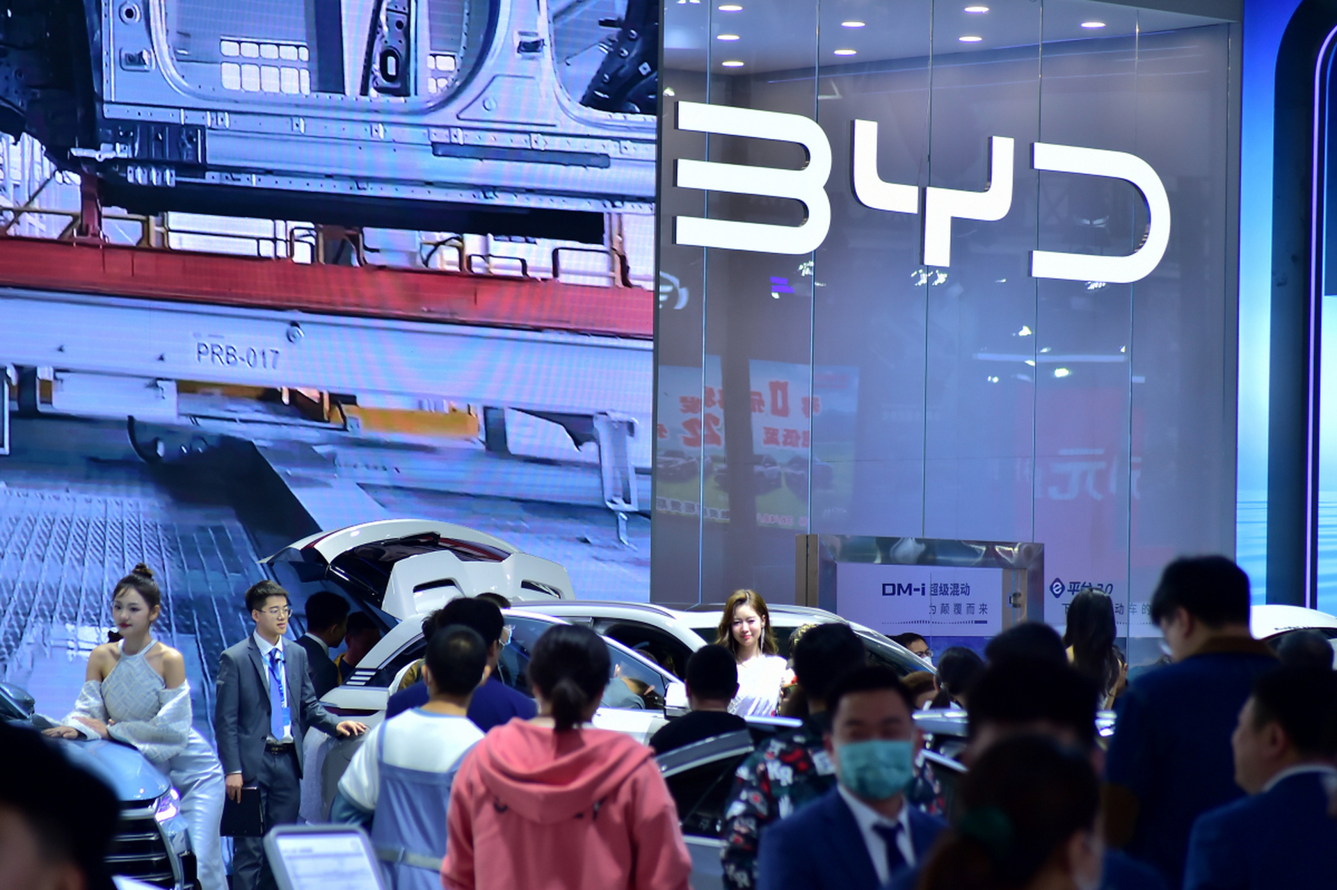 这次调整后,电子集成部总监韩冰将接替王欢成为比亚迪规划院智能际换