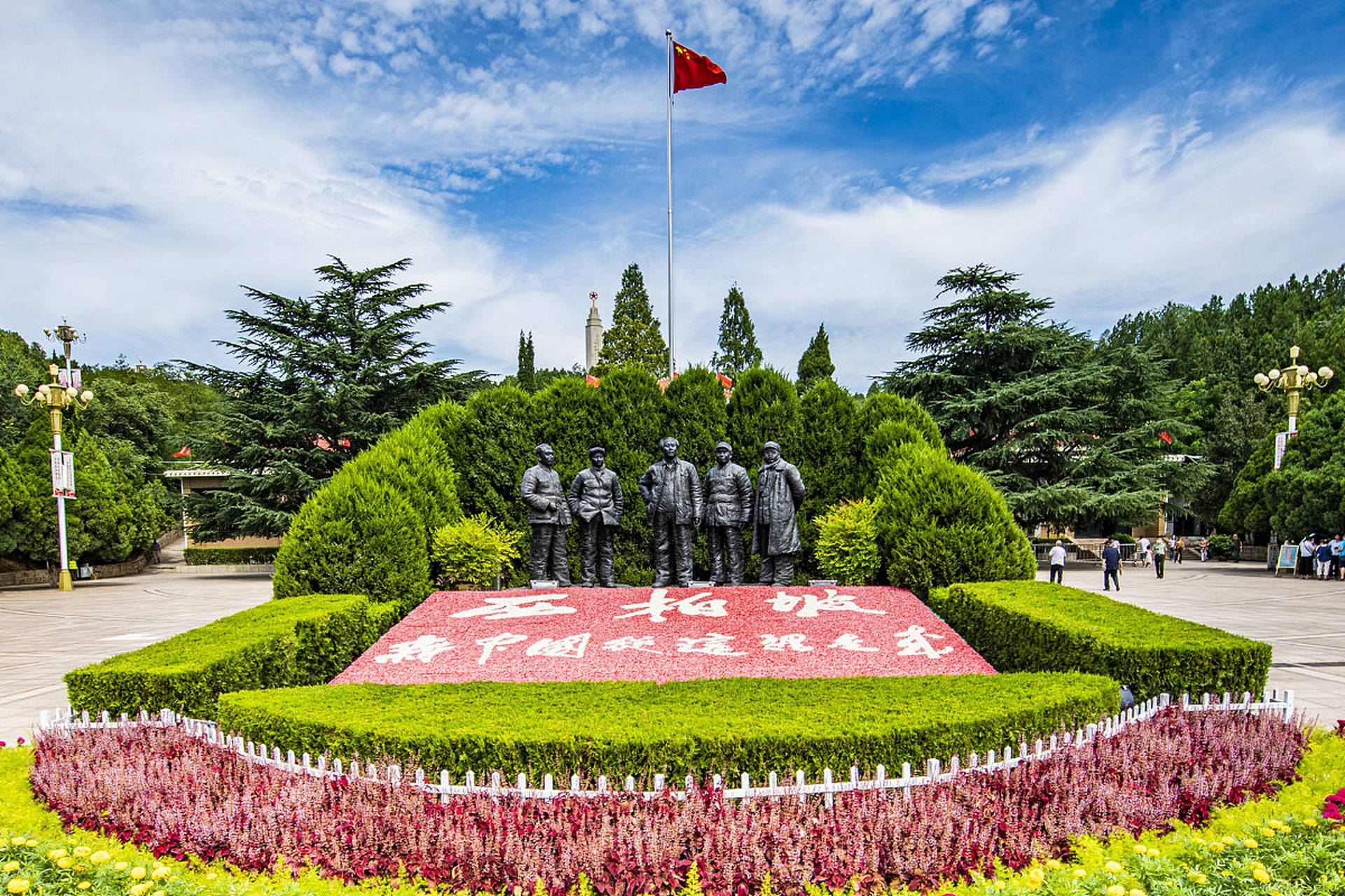 石家庄旅游必去的景点有:  西柏坡:革命圣地,新中国从这里走来.