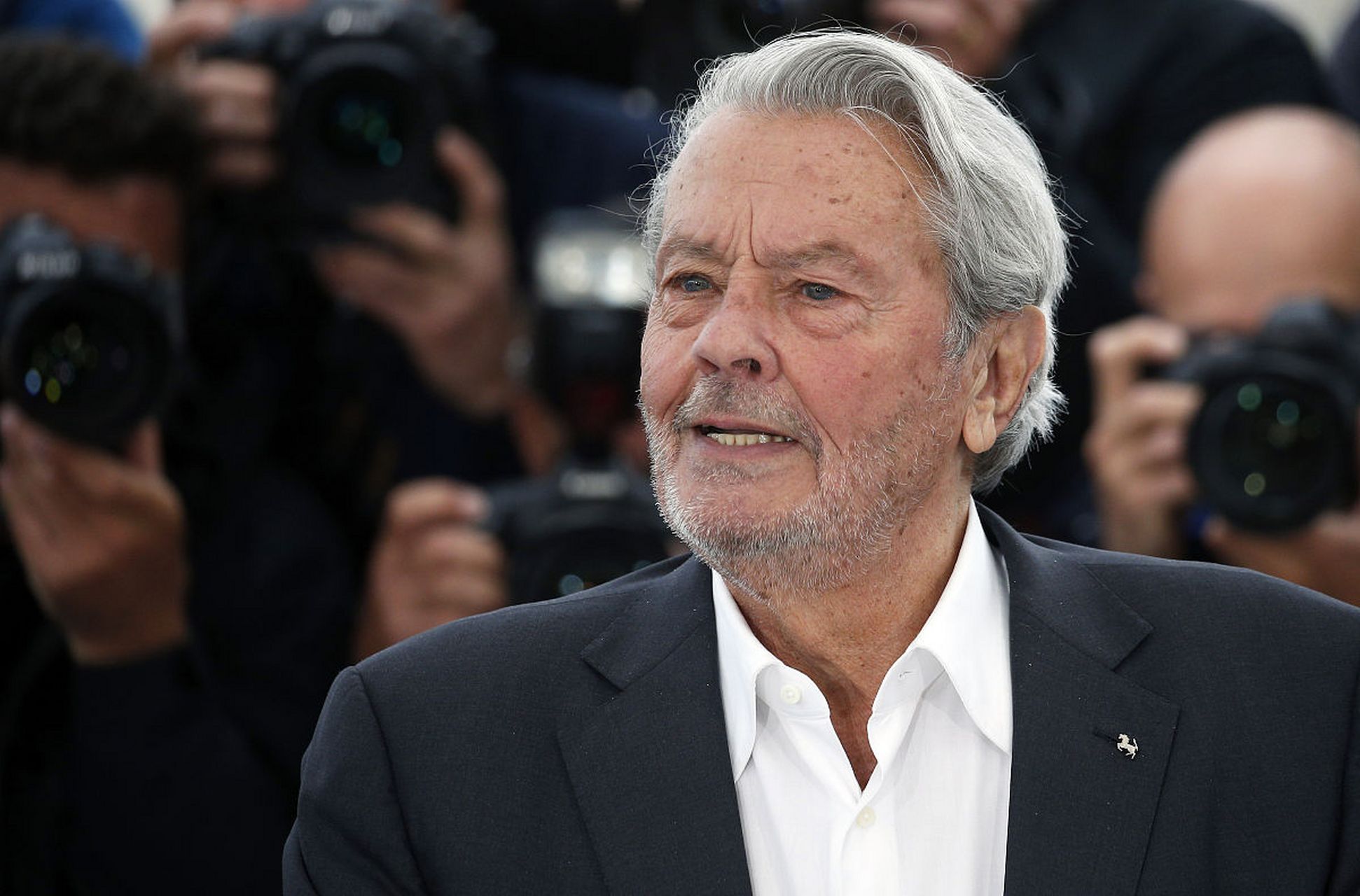 法国影星阿兰·德龙的子女近日发表声明,控诉父亲被女友长期控制欺凌