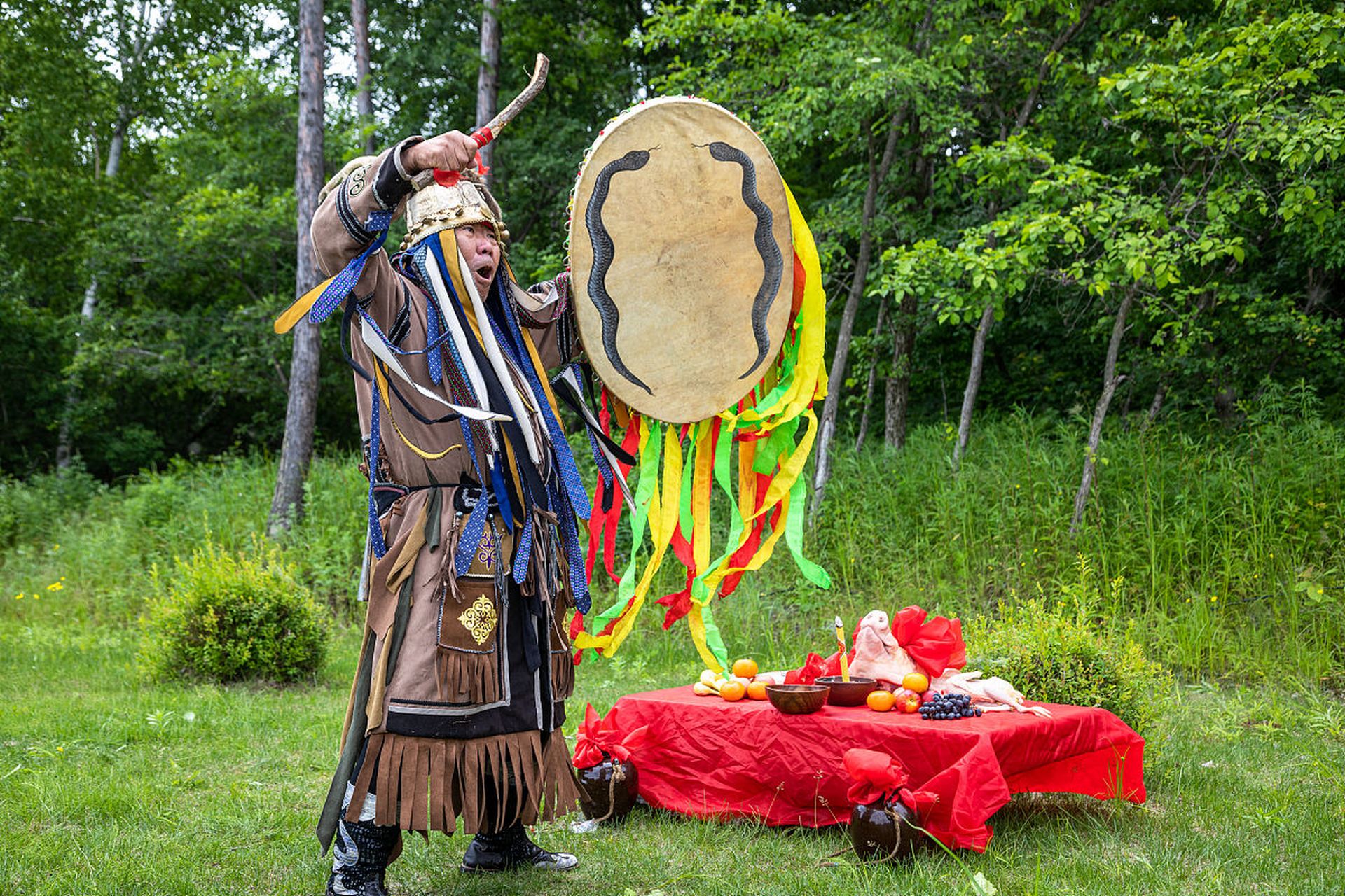 萨满教:蒙古国的国家信仰是蒙古族萨满教,这是一种古老的宗教形式