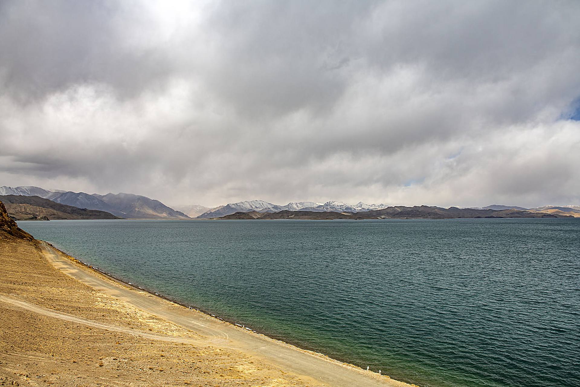 日土县,位于西藏阿里地区,边境线长350公里,以牧业为主,半农半牧.
