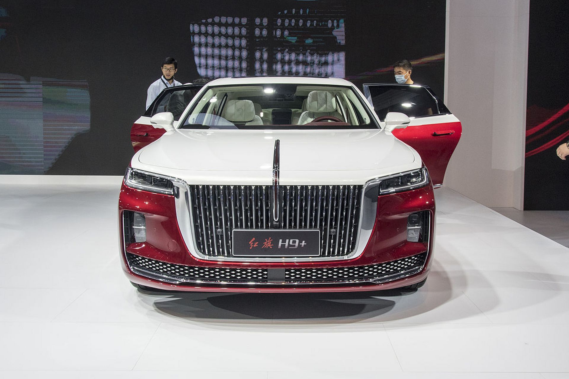 作为一名经验丰富的汽车设计师,我将对红旗s9这款车进行全面的主观