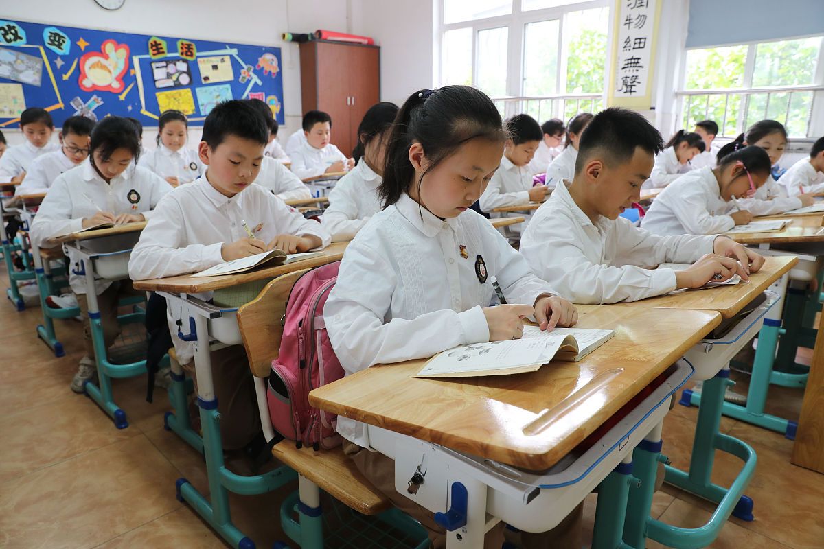 摘要:本文针对家长为孩子数学成绩苦恼的问题,提出了