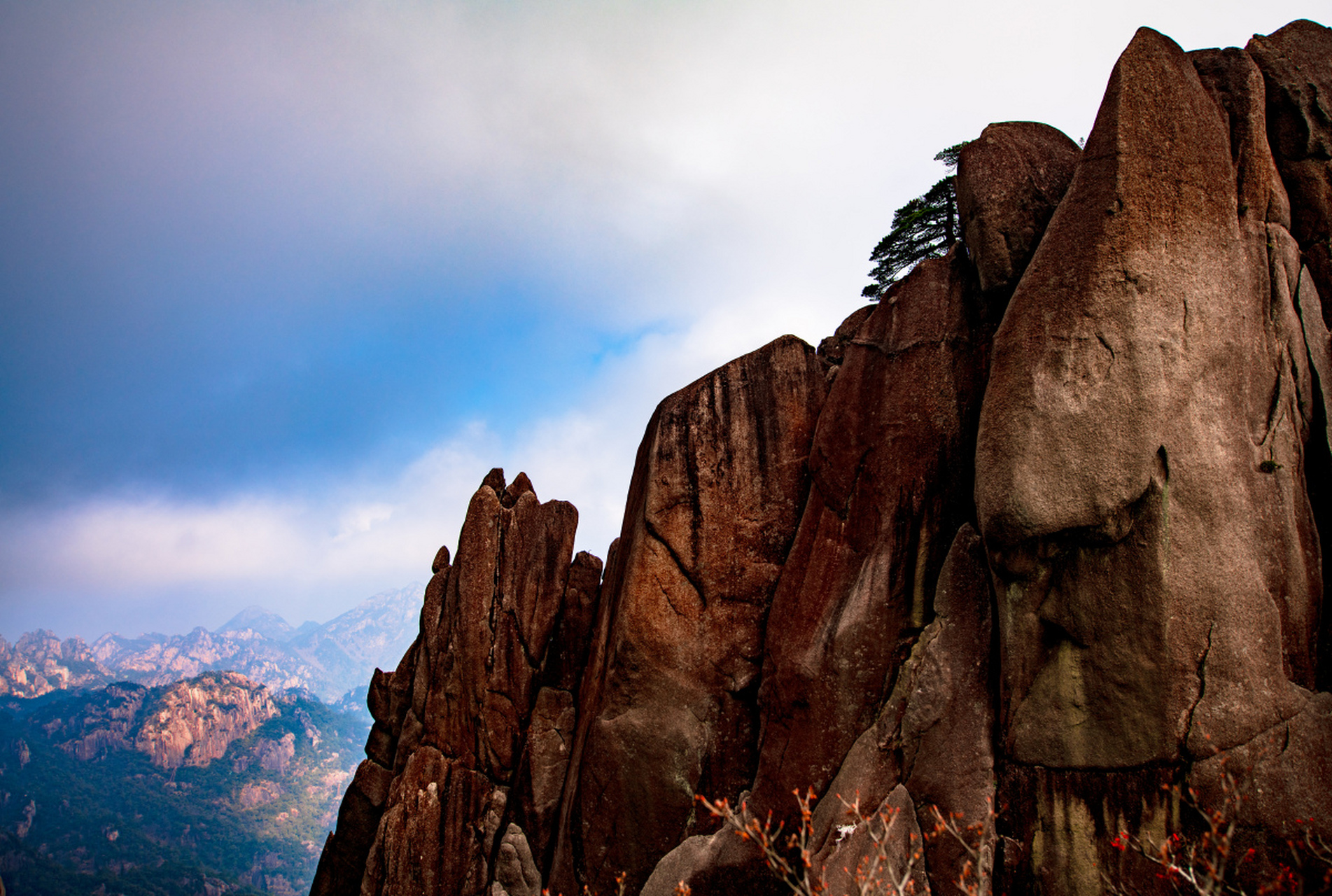 奇松怪石,云海温泉,每一处景色都令人惊叹不已.
