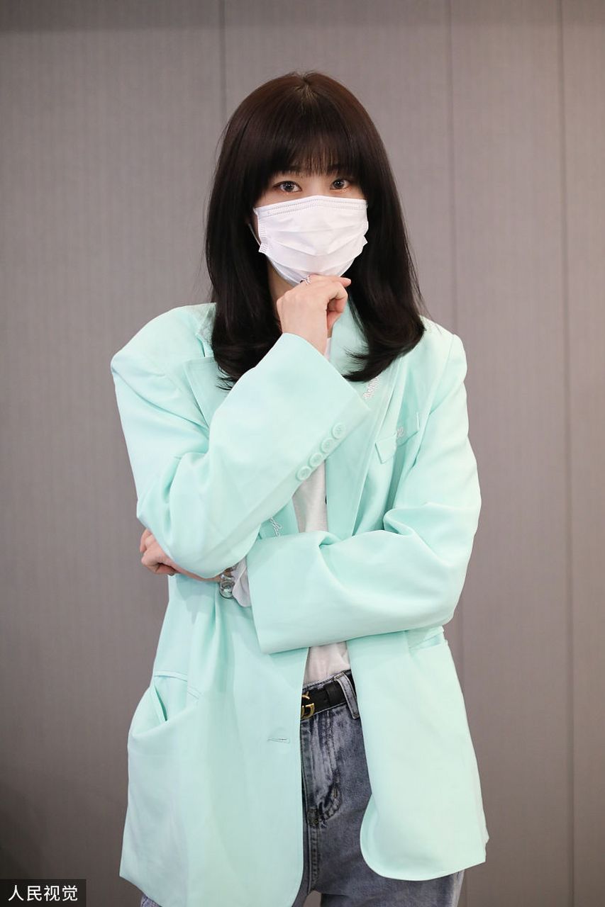 近日,朴叙俊绯闻女友在社交媒体上发布了一组火辣近照,引起了大量关注