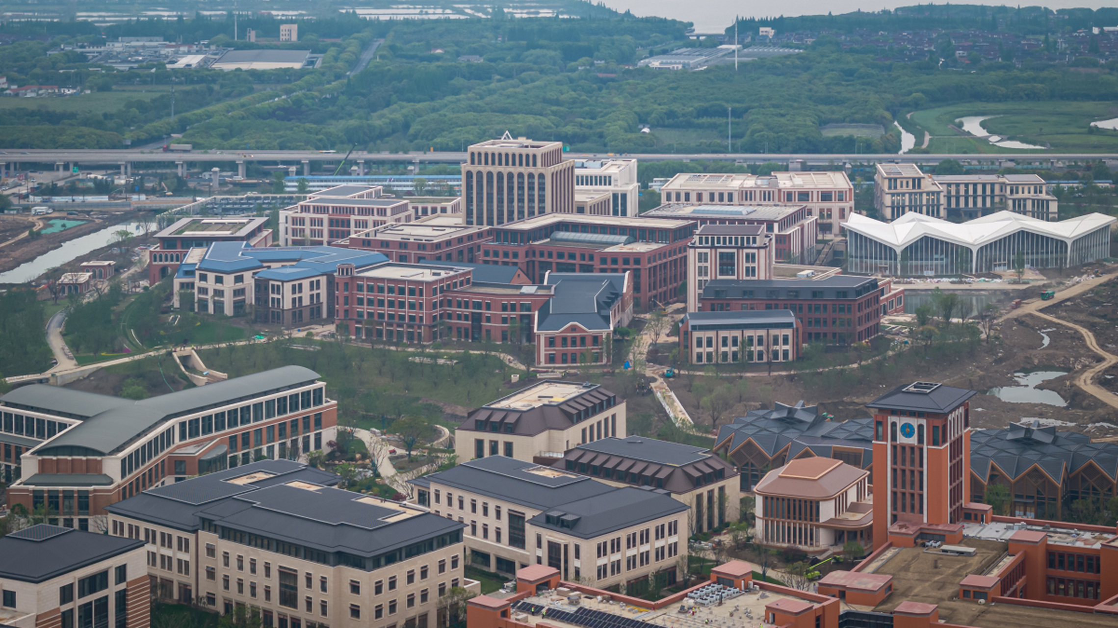 江西理工大学以工科为特色,南昌航空大学则注重航空航天领域发展.