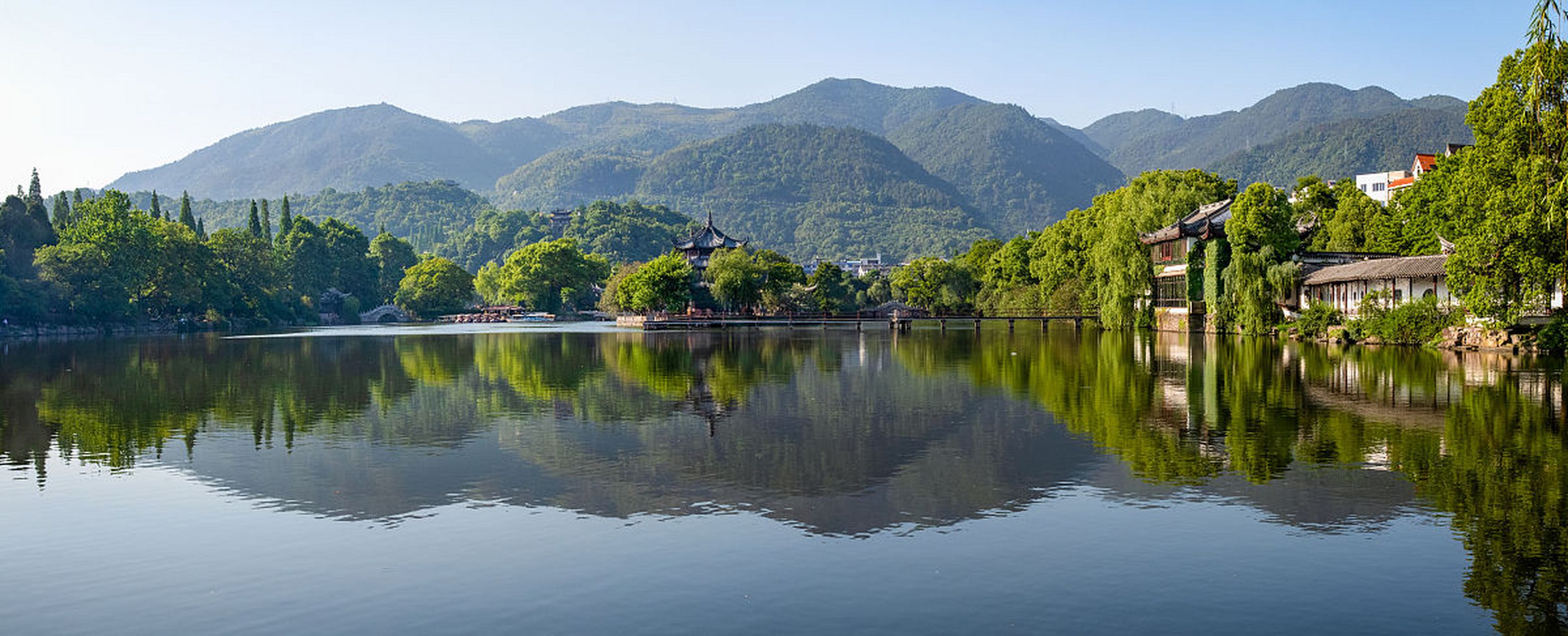 有张旅图看世界# 临平东湖公园生态景观优美,被称为"城市氧吧".