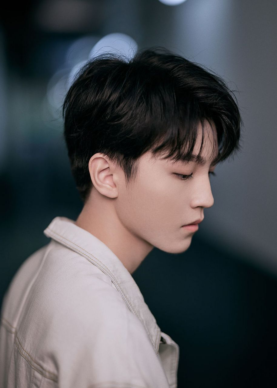 虽然杨柳给王俊凯生了个孩子的说法,大众都觉得很扯,但是在王俊凯辟谣