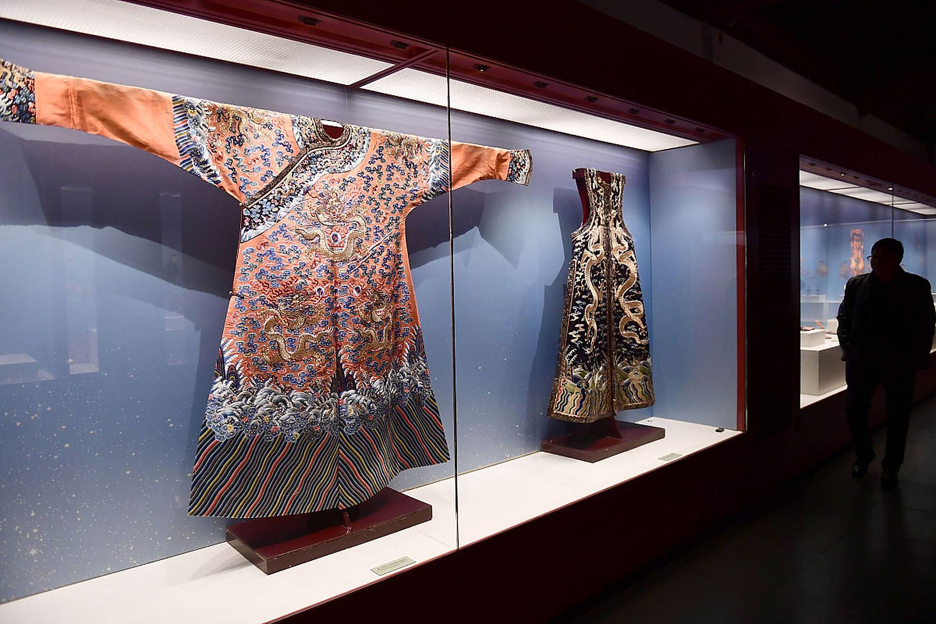 中国十大传统文化之---丝绸文化 中国是世界上最早发明了丝绸(养蚕