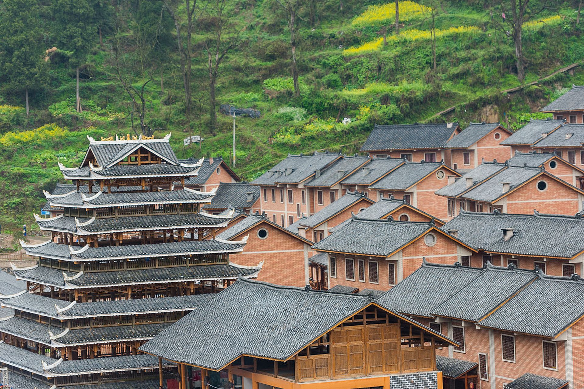 这个位于贵州黔东南的侗族村寨,可是全国最大的侗族村寨之一哦!