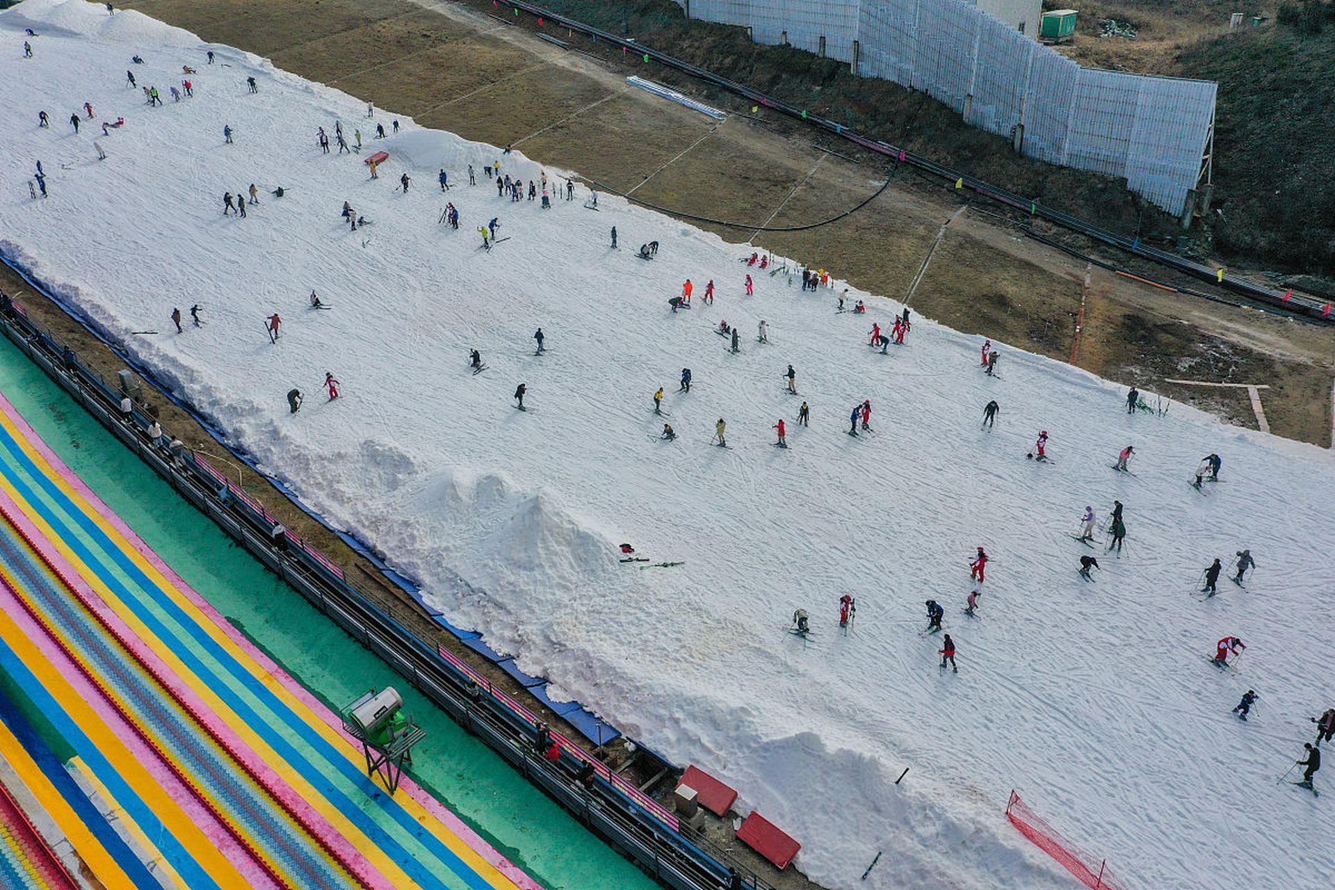 丰都南天湖国际滑雪场是冬季的欢乐胜地.