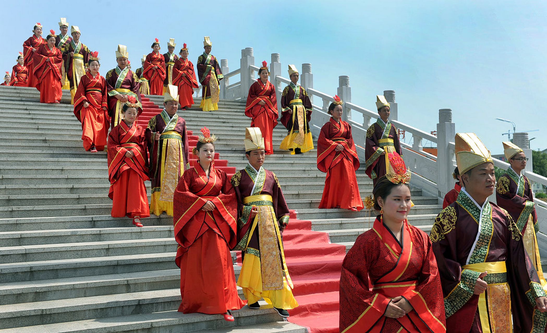 哪些八字信息会找远方对象  第一种信息:配偶星在年柱或者时柱的主