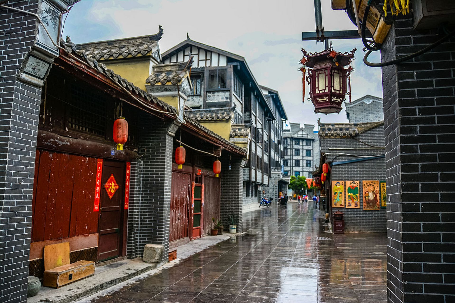 怀化洪江古商城位于湖南省怀化市洪江区,是一座保存完好的明清时期