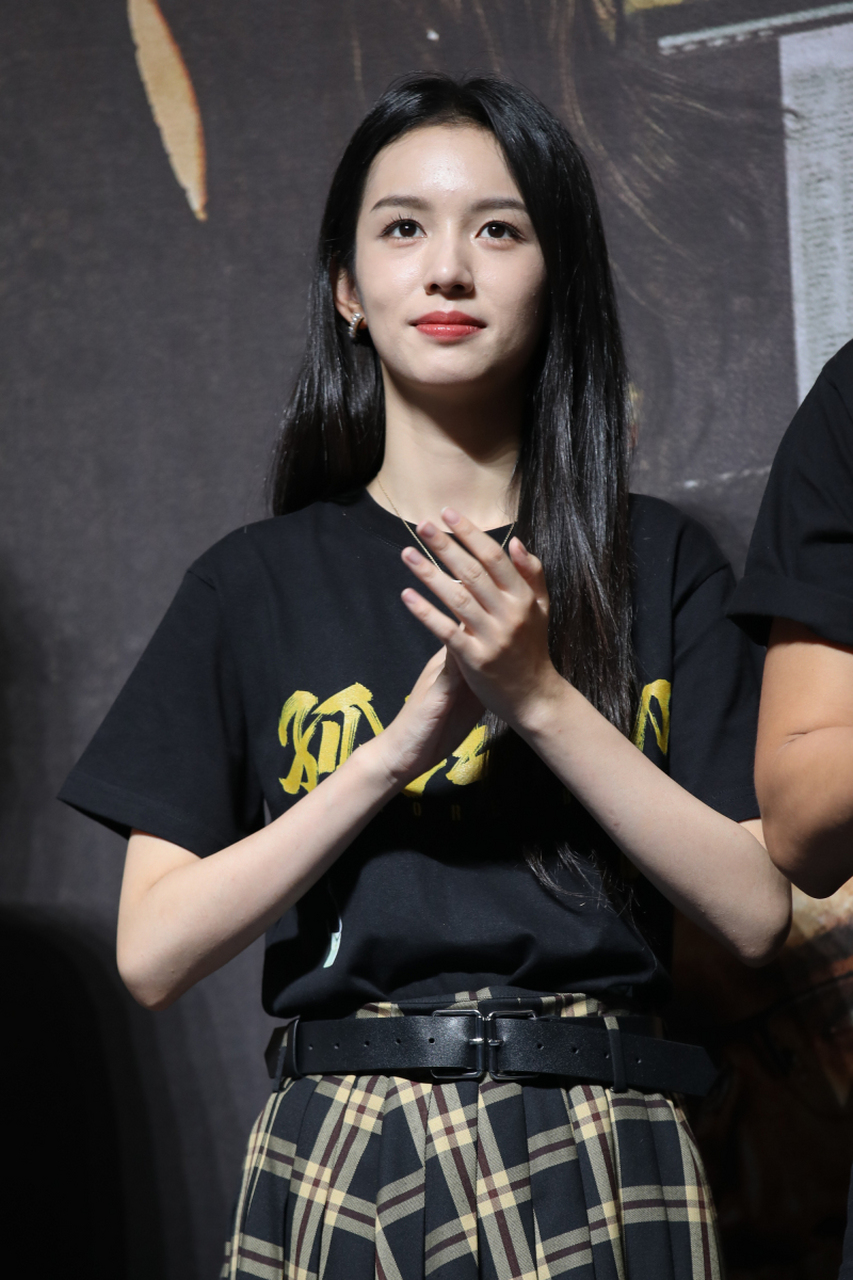 周也在《孤注一掷》中的表现被认为有很大进步.