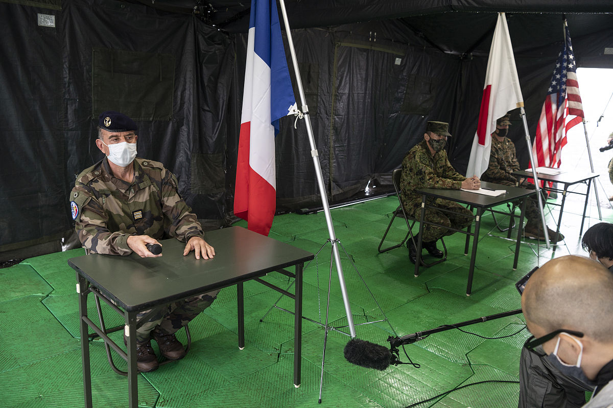 波斯湾风起云涌,伊朗,俄罗斯与阿曼三国联合军演震撼上演,这场海上的