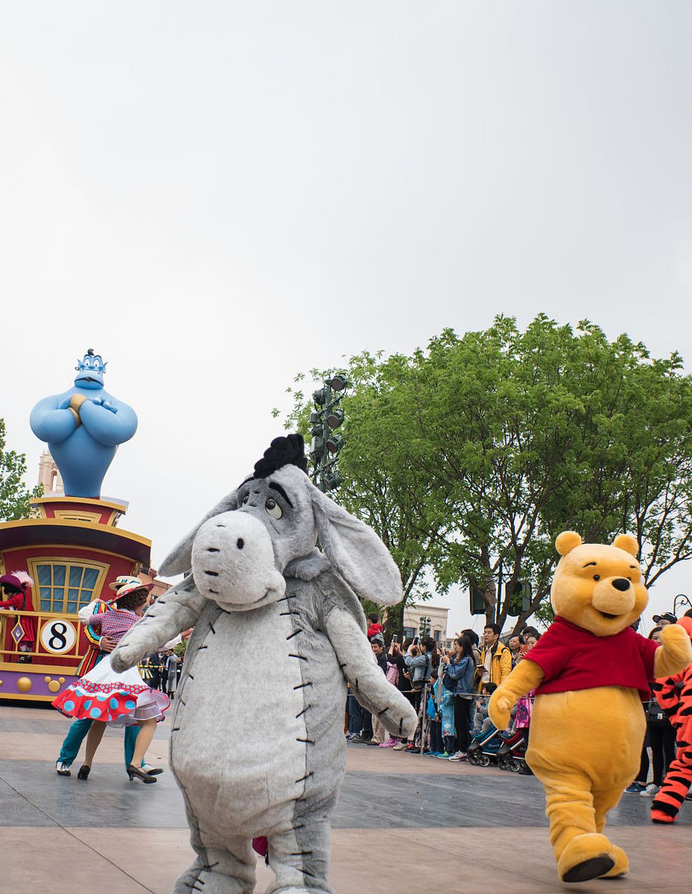 花车巡游上海迪士尼路线  上海迪士尼乐园的花车巡游,是一场充满