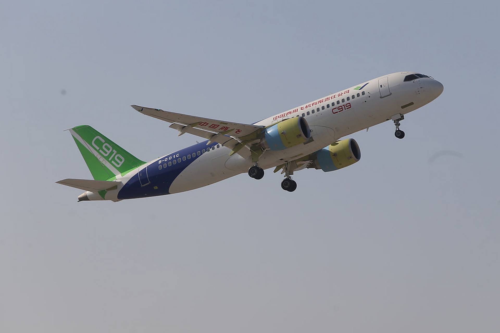 95  这架c919大飞机将