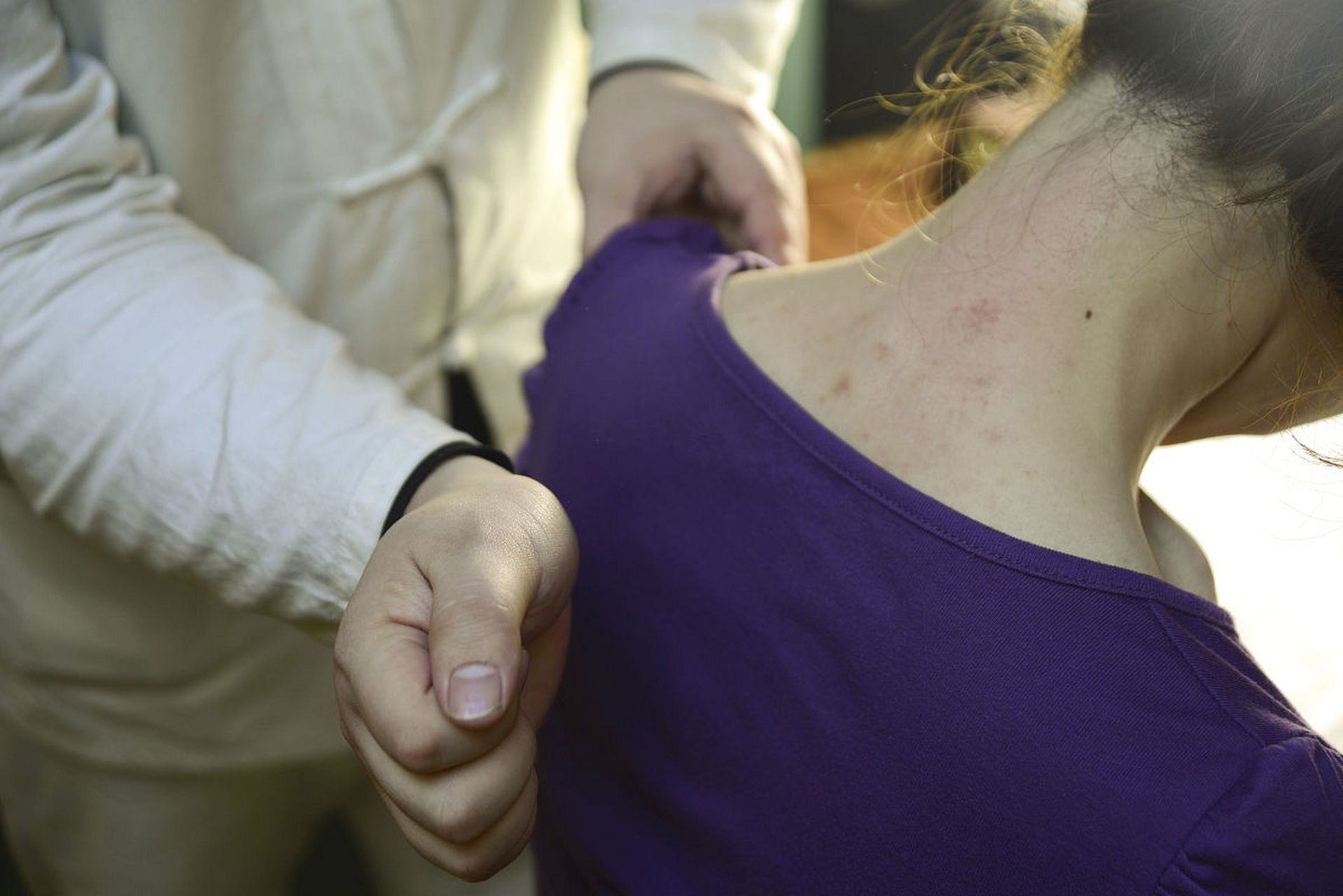 真实案例分享  其实大家最近都在讨论【全伸通】贵州康珠膏药的真实性