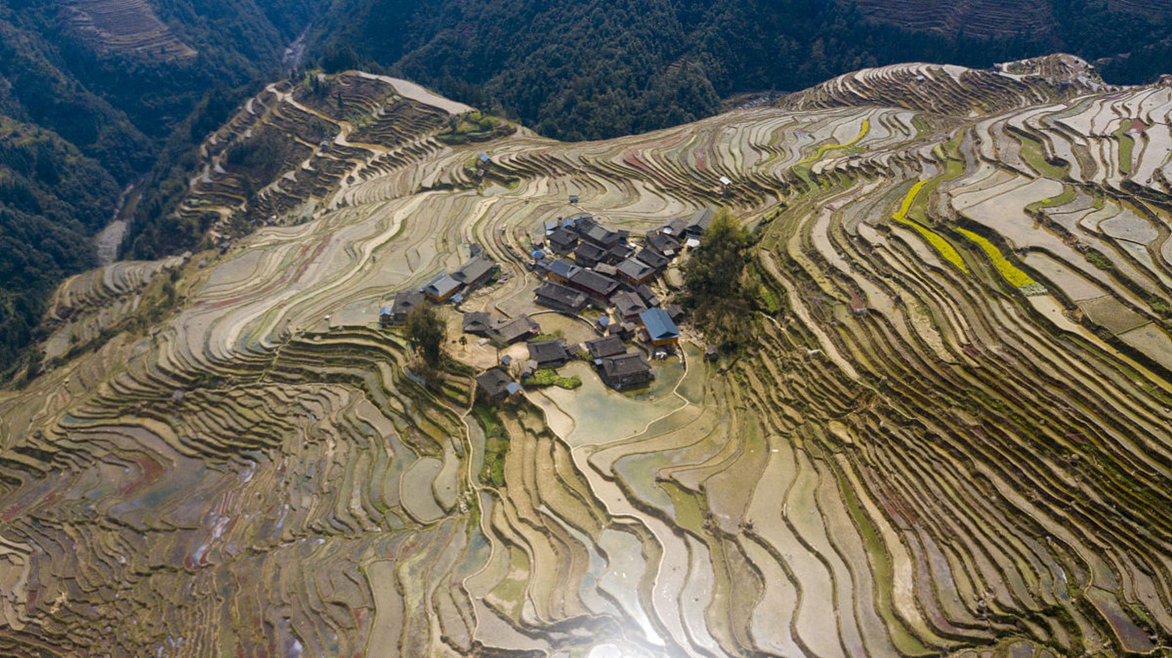 上堡梯田风景区图片