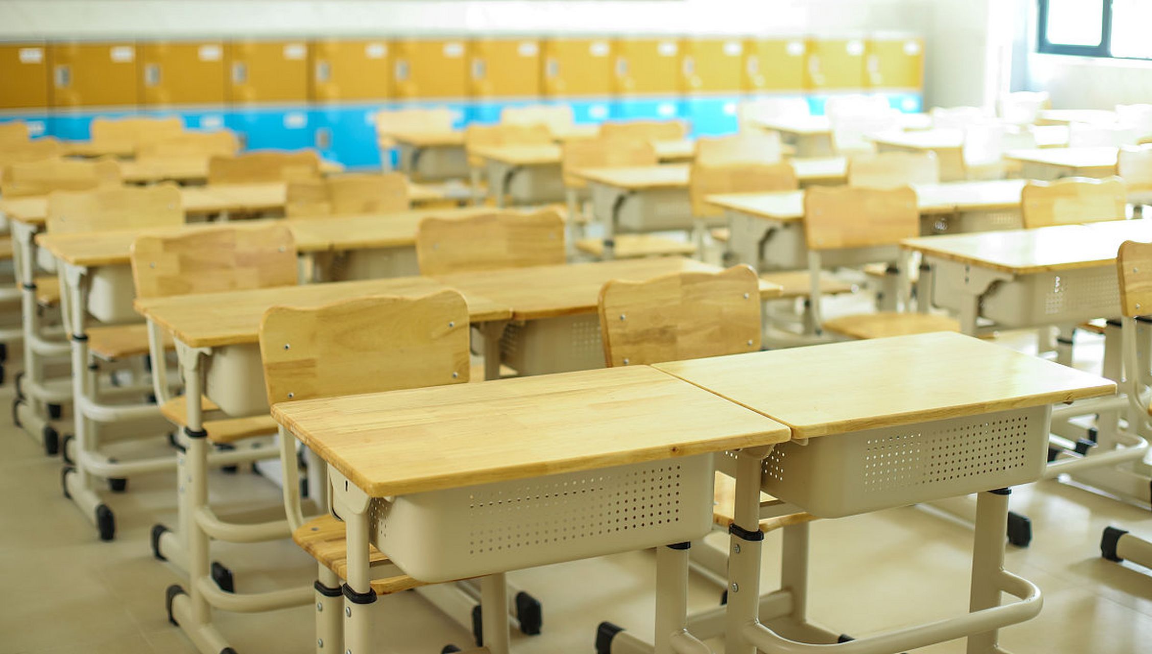 广西玉林市陆川中学附属初级中学被曝乱收费,家长质疑260元午休费合理
