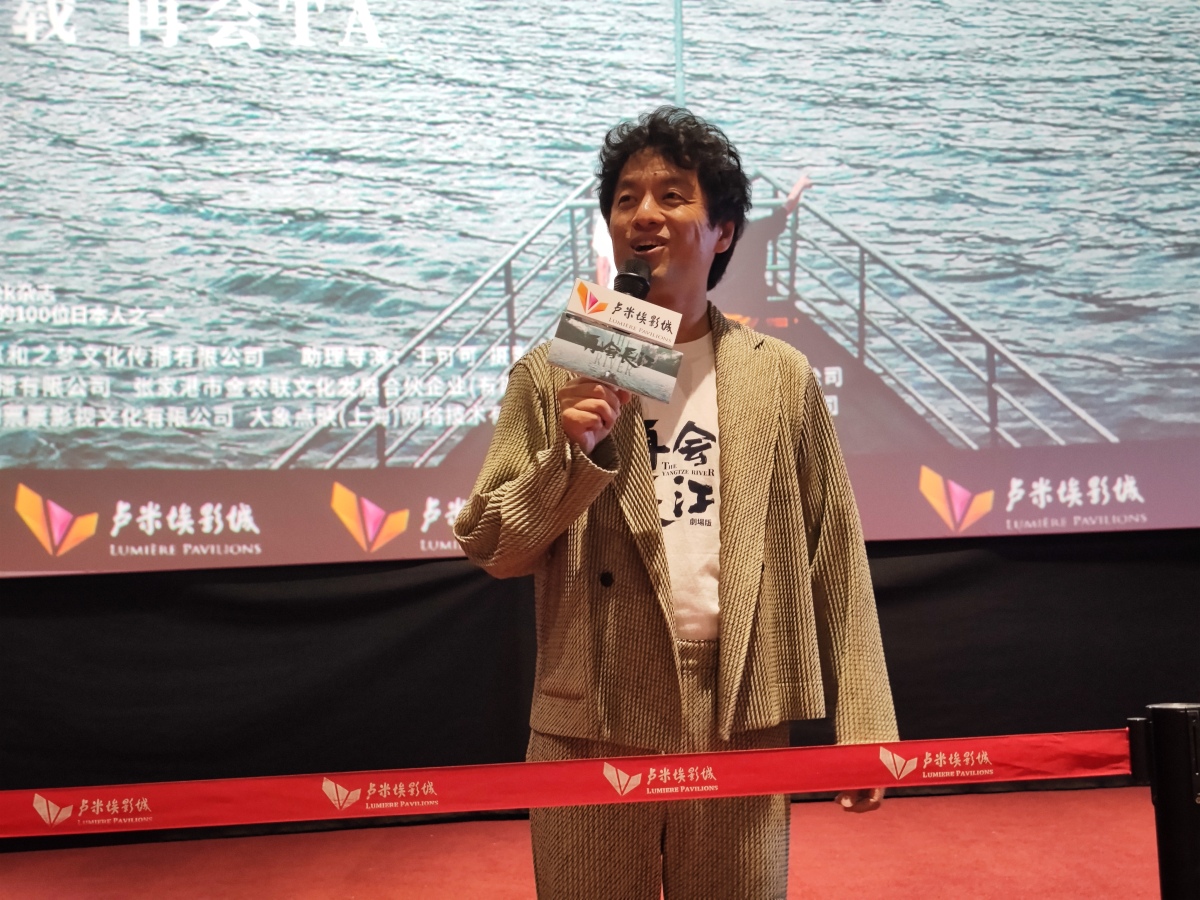 影片的导演竹内亮,一位定居中国多年的日本友人,用他的镜头捕捉了长江