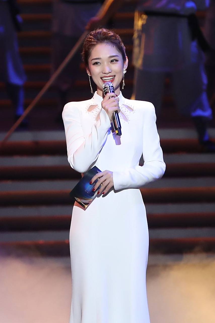 那就是央视6套(央6)的主持人蓝羽