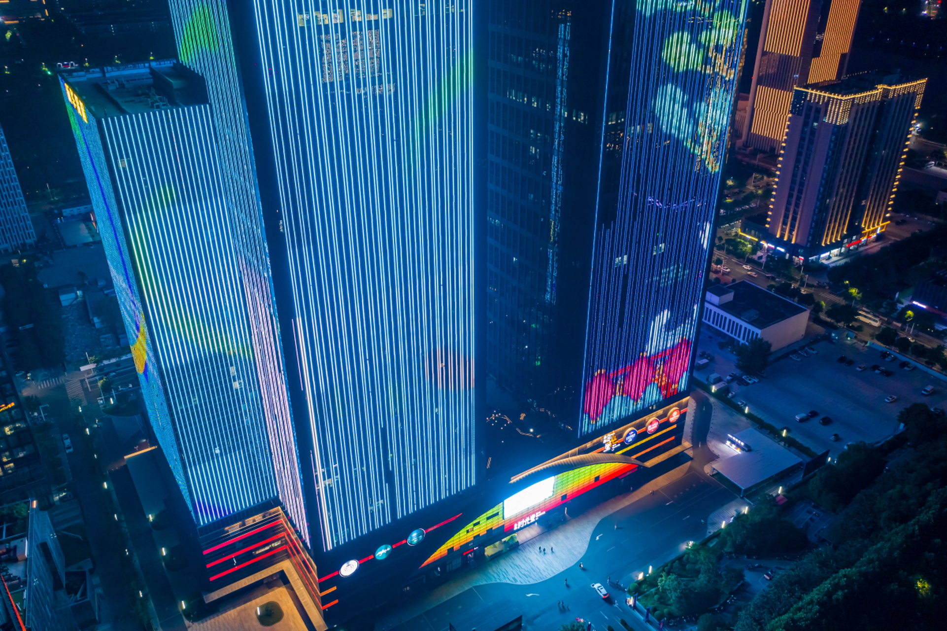 9515 郑州欣赏夜景好去处  99 地址:郑州市二七区二环支路35号