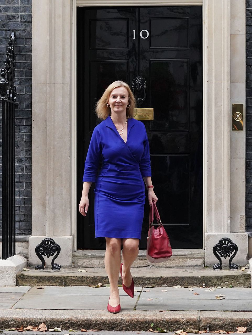 小编今天给大家梳理一下这个最短命的英国首相都有什么光辉