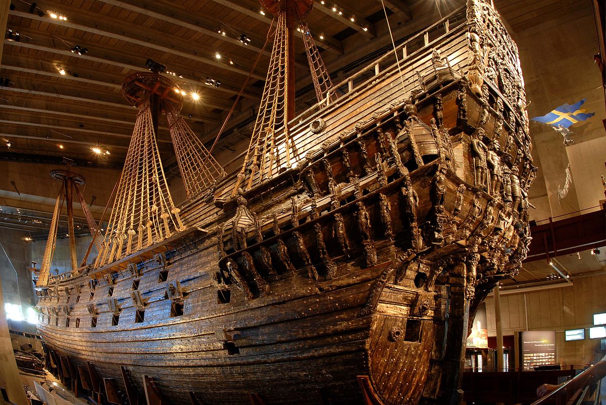 南海发现两处明代沉船 文物超十万件