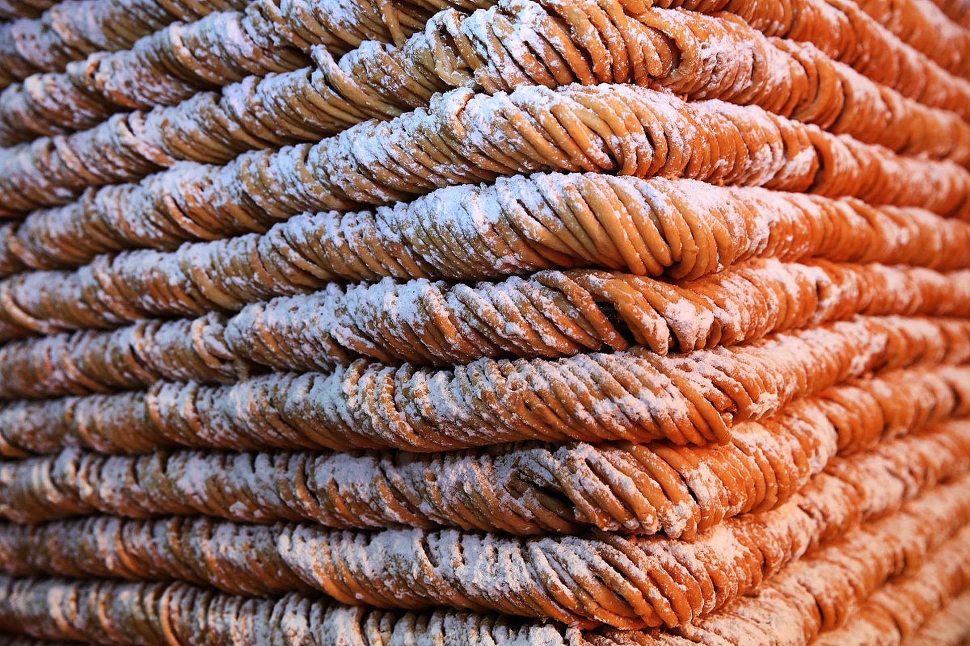 探索西平县美食之旅!馓子,特色兔肉…味道正宗得令人难忘.