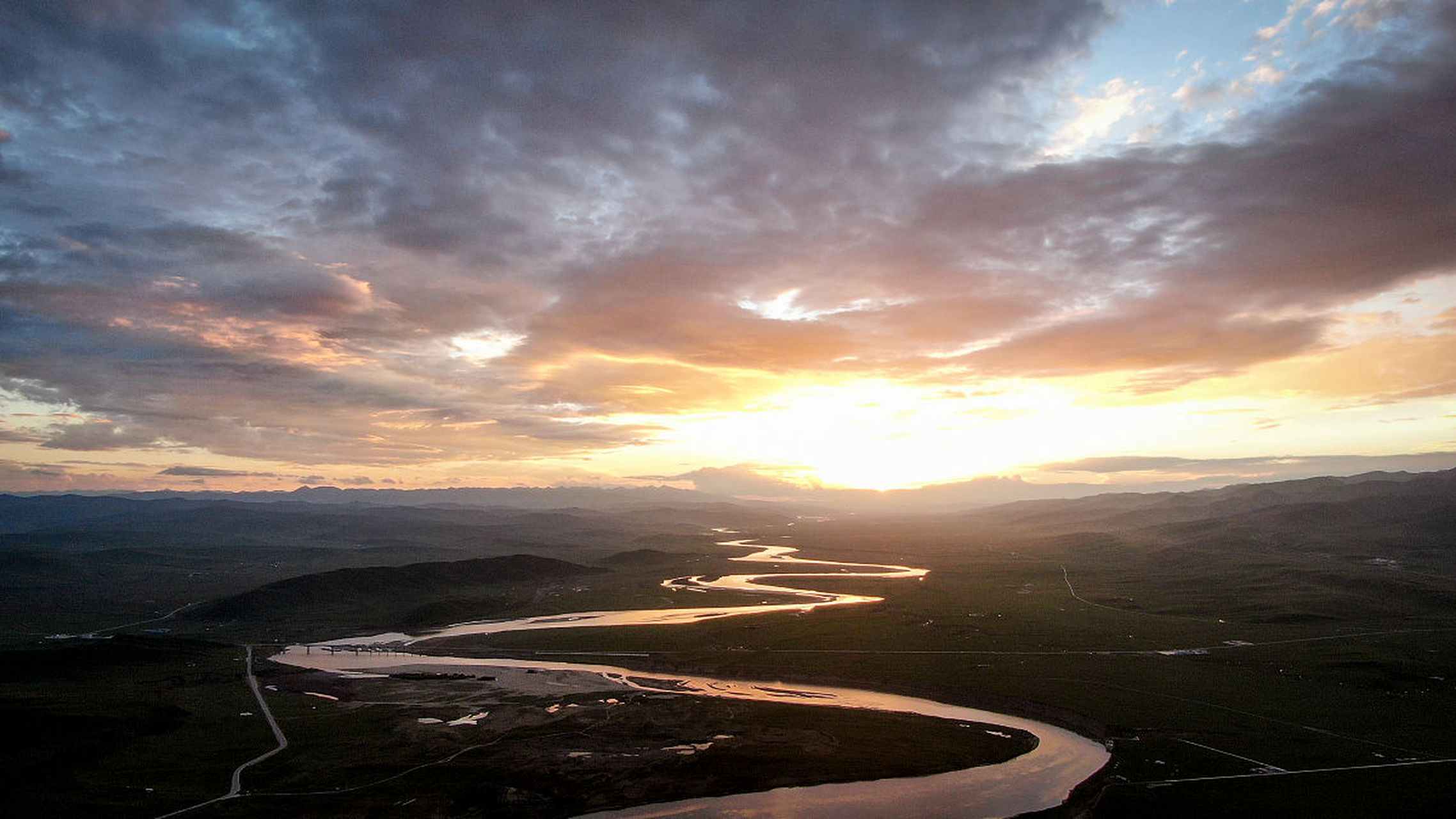 这两处景观被誉为神奇的九曲黄河立体大乾坤地图,它是黄河流经这两处