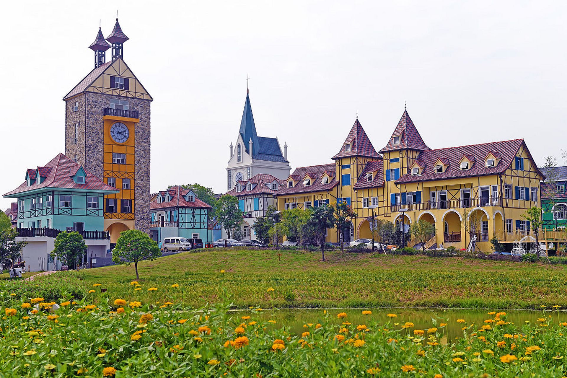 南昌卢塞恩小镇是一个充满欧洲风情的小镇,吸引了无数游客前来游览.