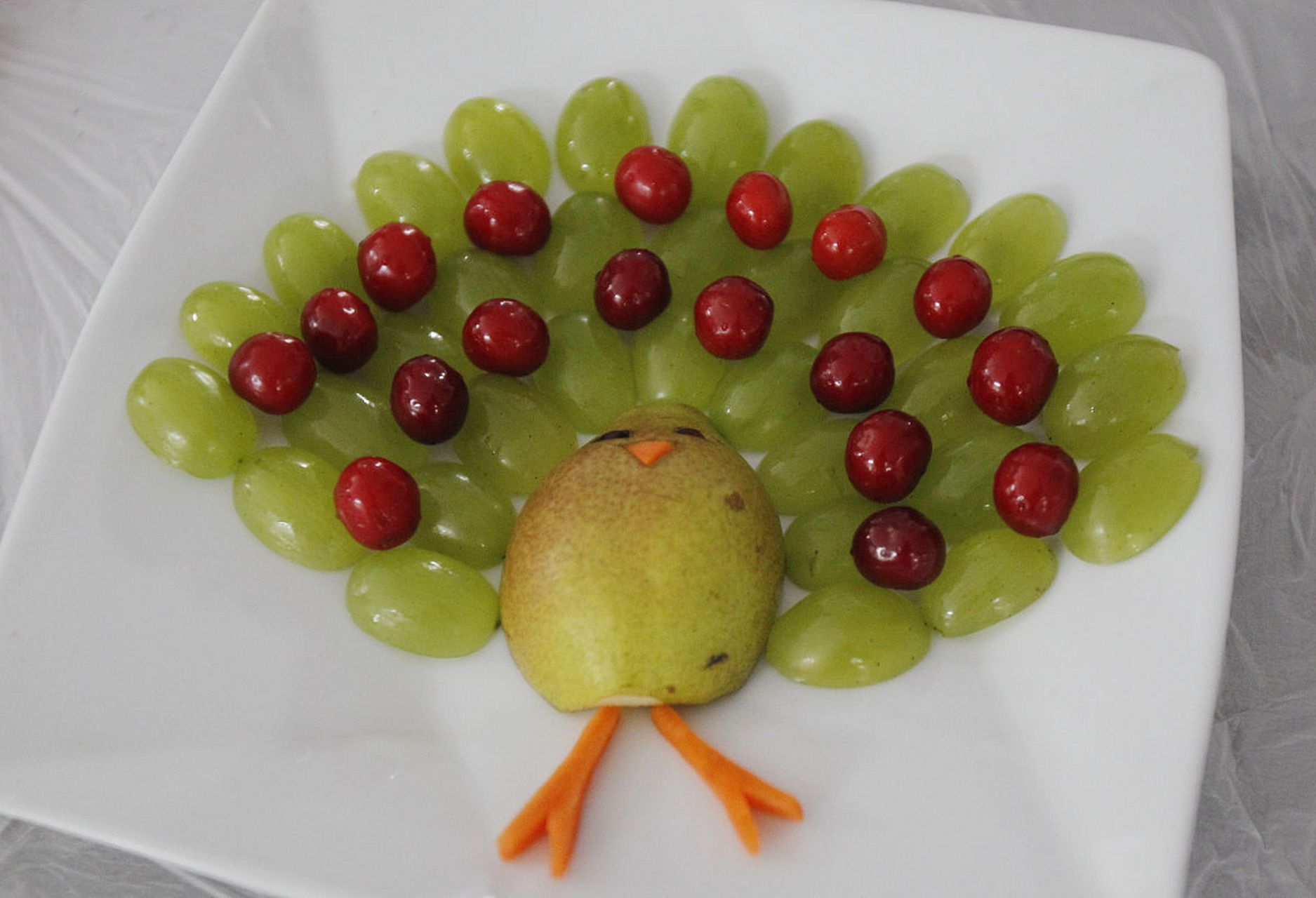 广东象形拼盘:南国的艺术佳肴 在广东省,有一种美食,它被誉为南国的