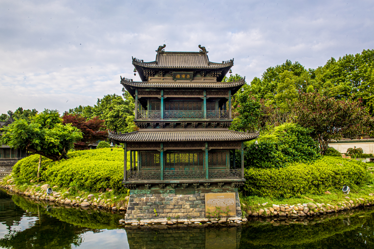 踏入岳阳楼内部,历史的厚重感扑面而来