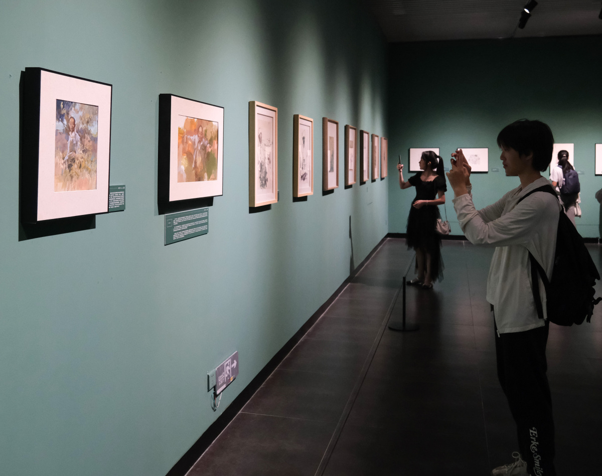 学生参观画展图片图片