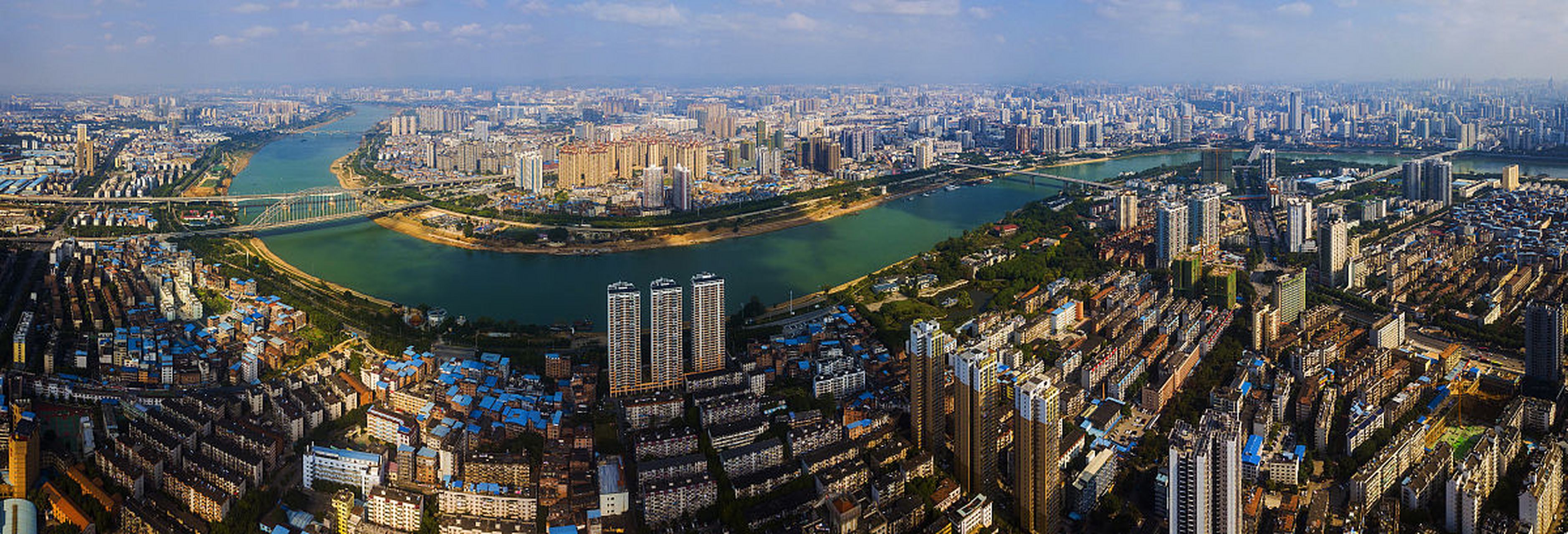 32%,排在南宁首位,青秀区成交2490套,环比上