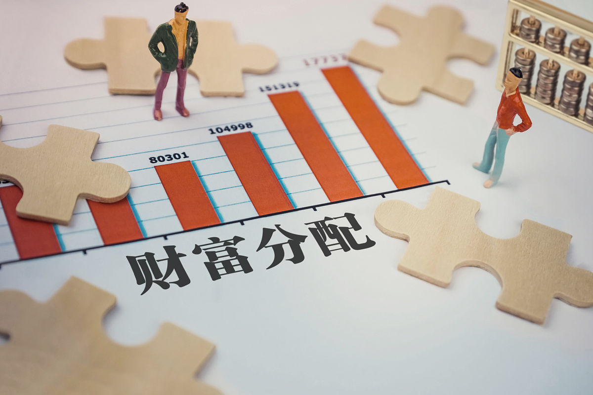 发现一个事实:穷人都是给别人打工的人,富人都是创业成功的人