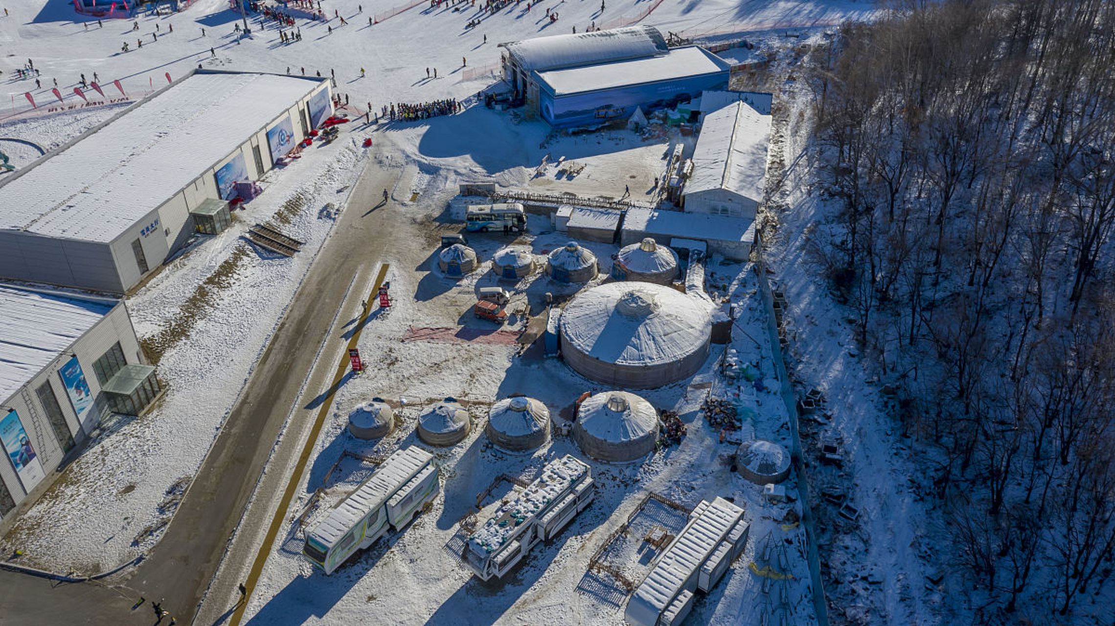 北大壶滑雪场位于吉林省吉林市永吉县北大壶镇的松花湖自然保护区内