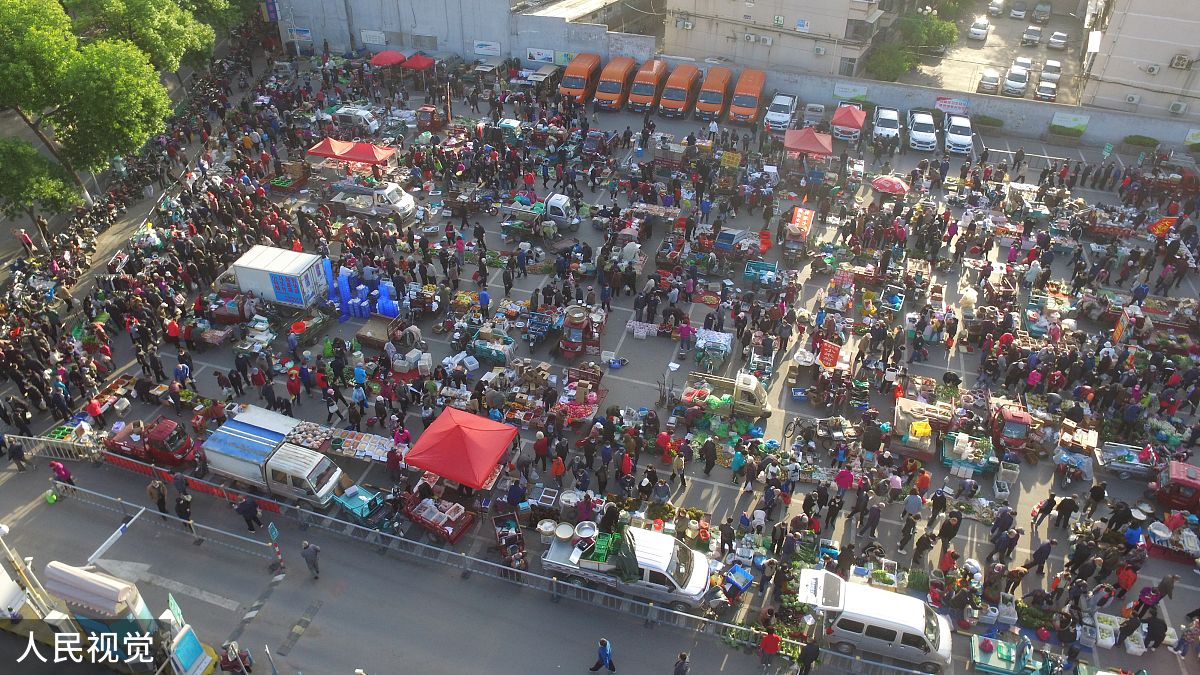 老东门早市:点燃"泉城"的第一缕烟火,寻找济南千年的市井味道