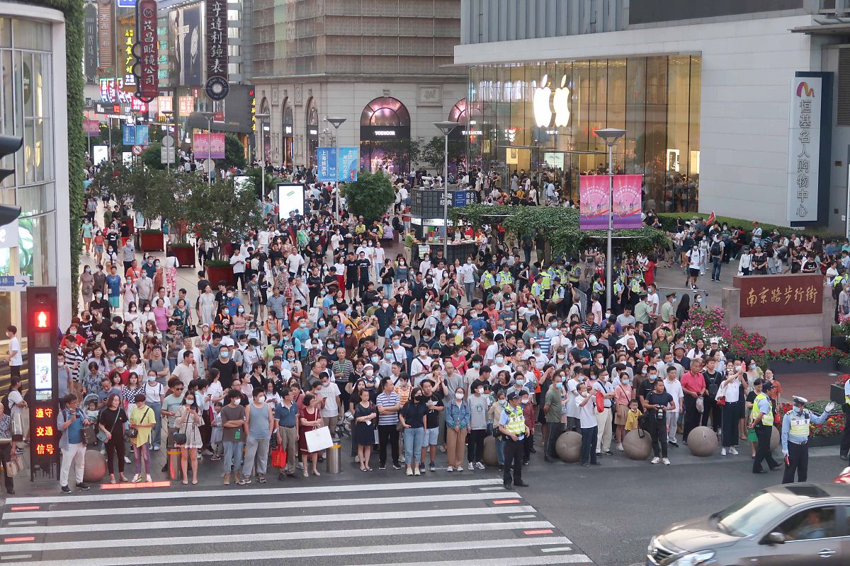 每当看到满载而归的列车,内心不禁要问:这拥挤的人群中,是否还有我的