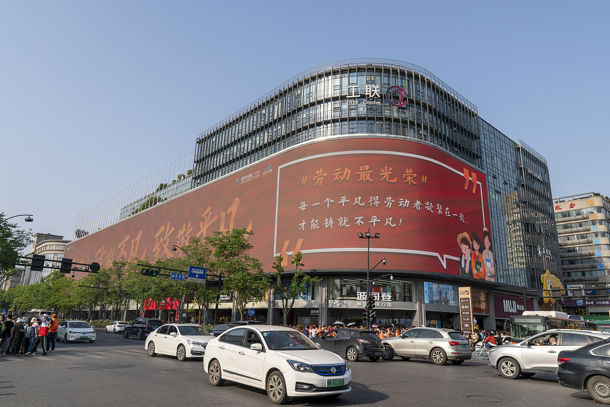 一单位司机,非工作时间,发生交通事故死亡,且负事故主要责任