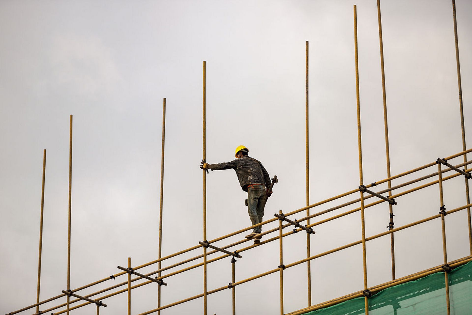 脚手架验收监理主要查验以下内容: