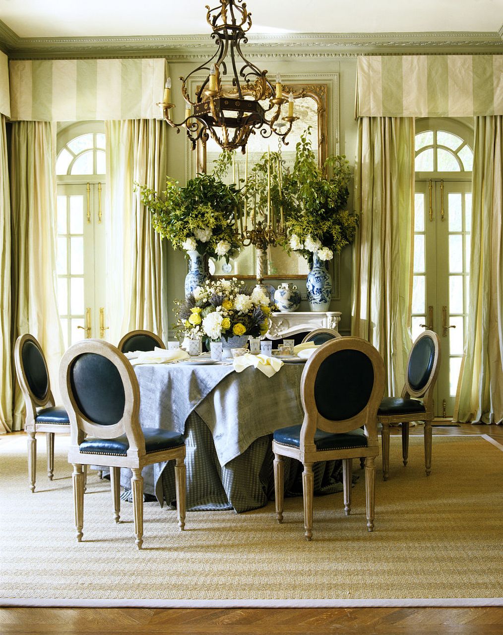 巴洛克风格是一种充满豪华和繁复装饰的艺术风格,利用巴洛克风格装饰