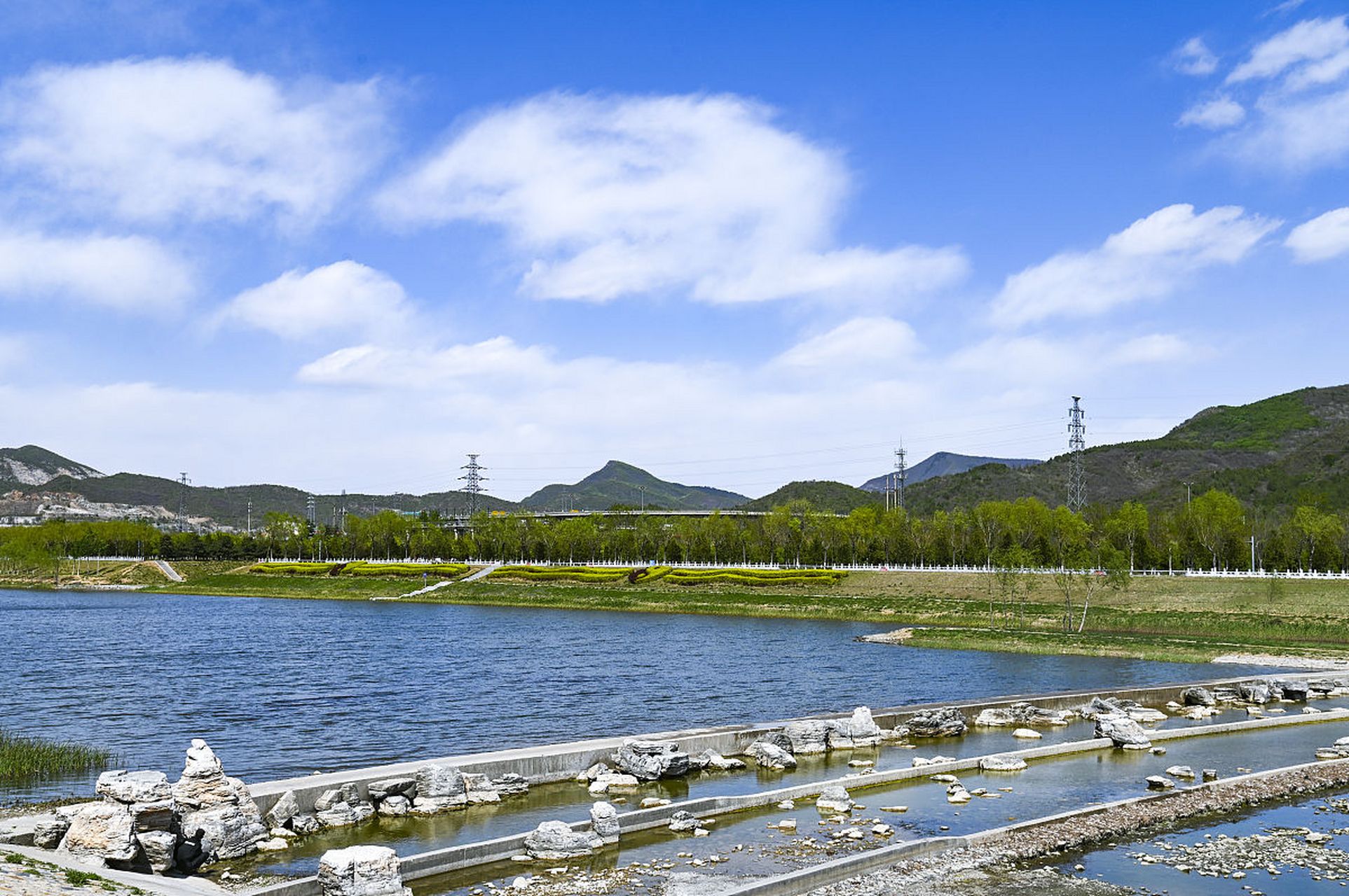 永定河发生大洪水,北京首次动用1998年建成的滞洪水库蓄洪  近日,北京