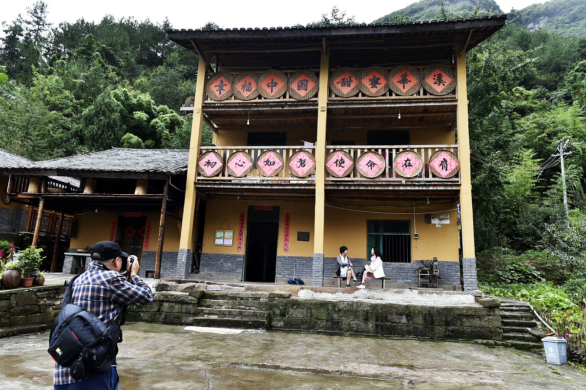 探索石柱中益乡旅游景点华溪村:一座蜜蜂主题的乡村旅游胜地