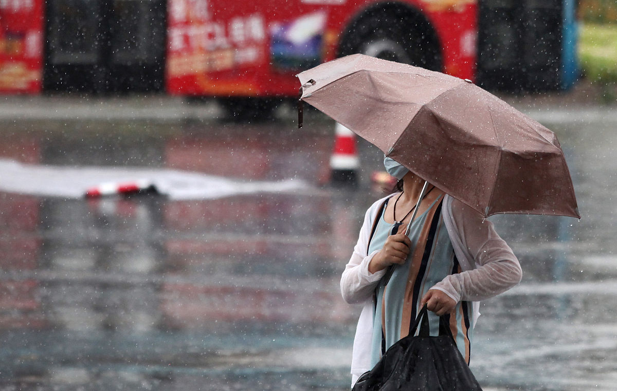 " 生活的起起落落,保险是那把遮风挡雨的伞