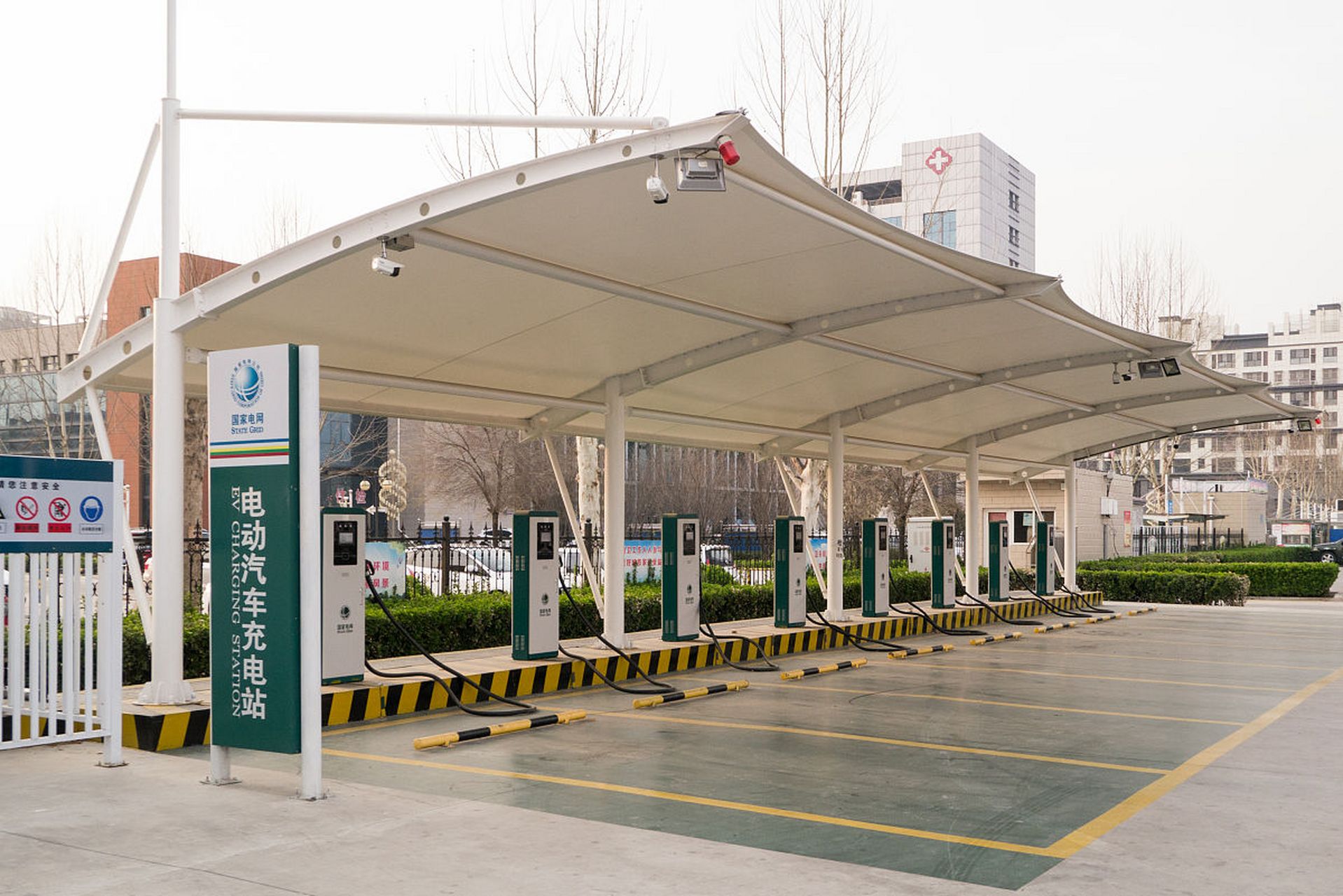 了解充电桩膜结构车棚的成本?