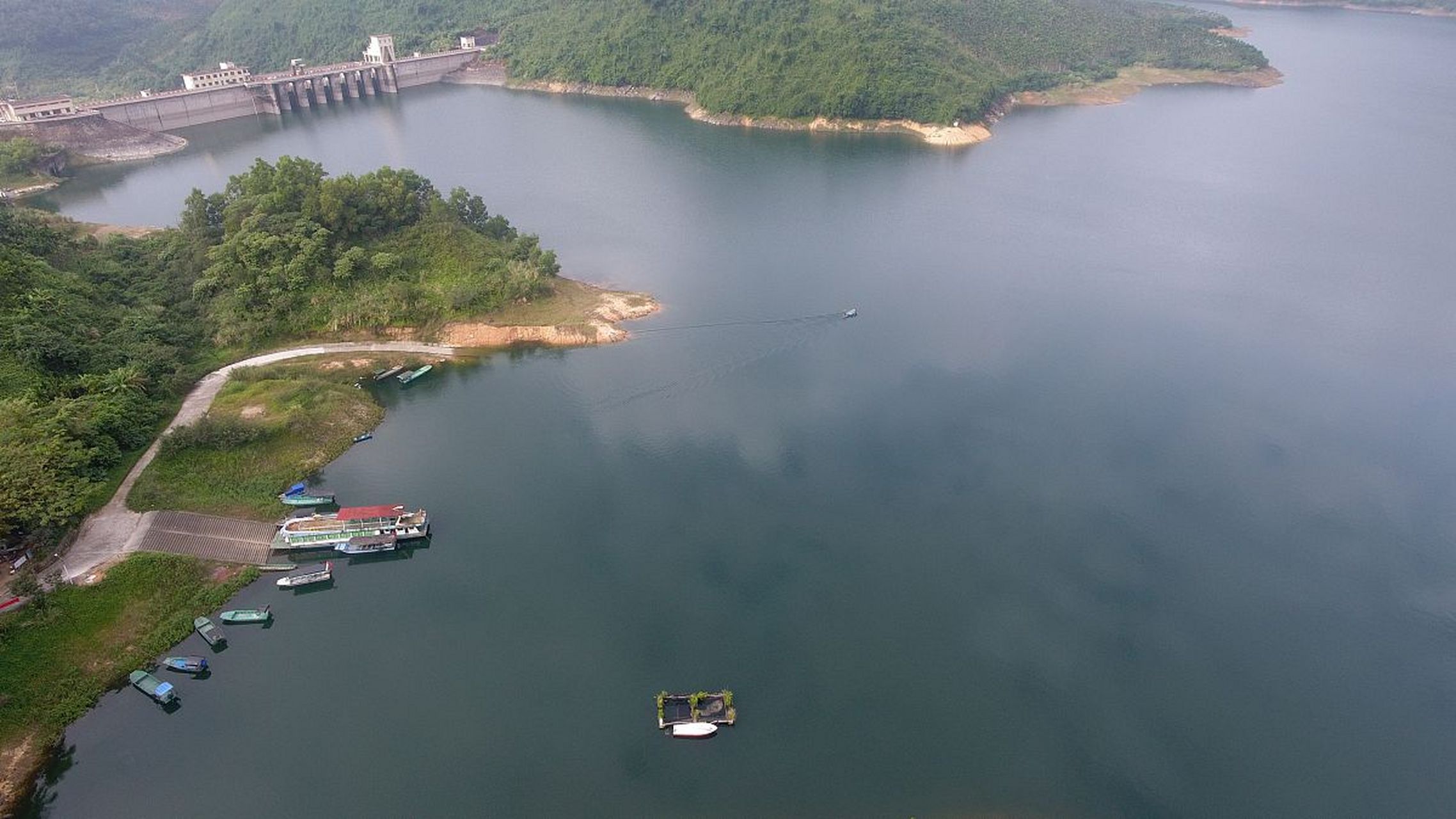 万泉湖风景区简介图片