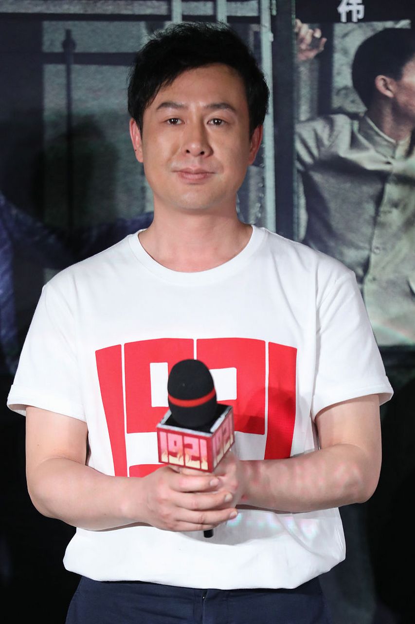 张颂文向陈凯歌介绍高叶!被他暖到了.